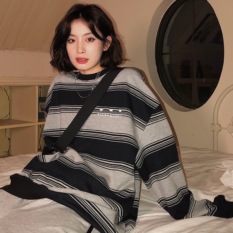 Áo sweater tay dài cổ tròn dáng rộng kẻ sọc cá tính dễ phối đồ sành điệu