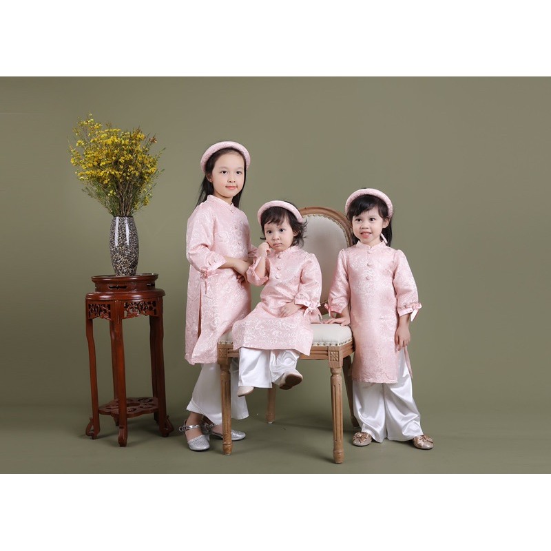 Áo dài Tết bé gái. Hàng thiết kế thương hiệu Litibaby, chất liệu gấm vân hoa cao cấp. Size 1-7t