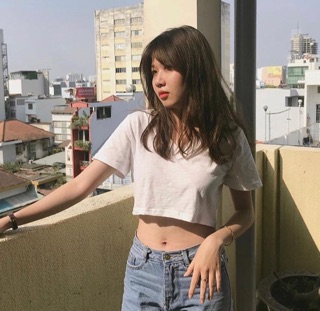 Áo croptop cổ tim. [Sẵn].