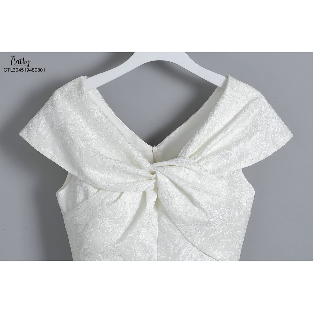 Đầm bút chì Cathy Clans vai phủ xoắn ngực hoa nở trắng | BigBuy360 - bigbuy360.vn