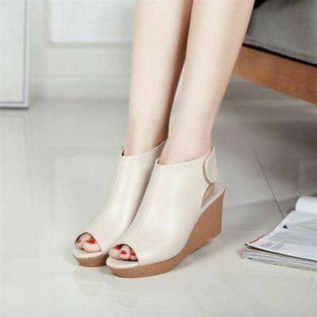 Giày vừa nhẹ vừa êm