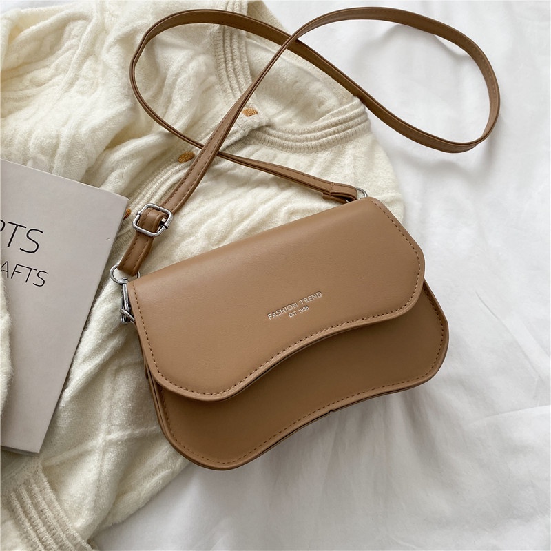 Túi đeo vai phong cách Hàn Quốc tinh tế thời trang mùa hè 2021