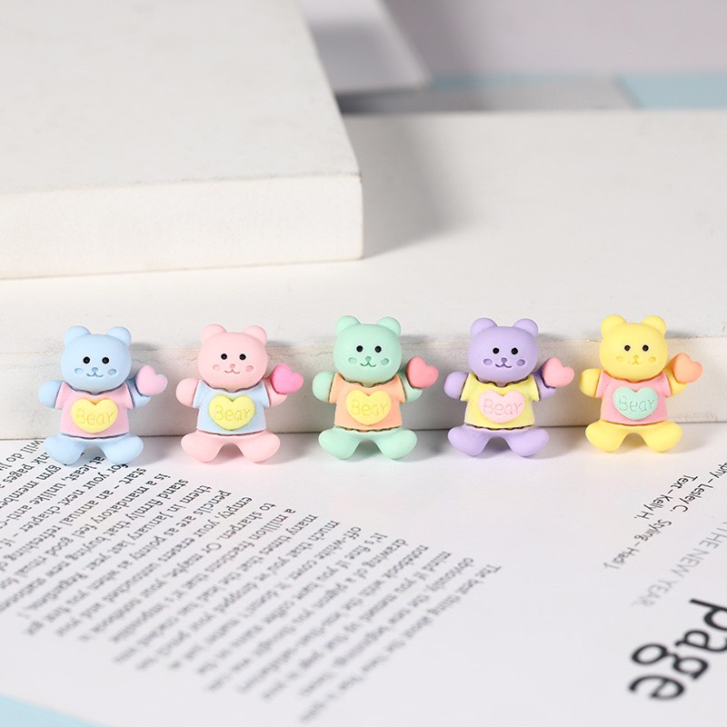 Charm (C453) slime/ Dụng Cụ Charm Trang Trí [Ko Keo &amp; Nút] Hình Bé Gấu Cầm Trái Tim (2x2.1cm)