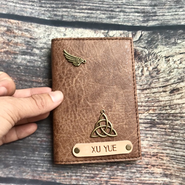 Bóp da đựng passport khắc tên theo yêu cầu | BigBuy360 - bigbuy360.vn