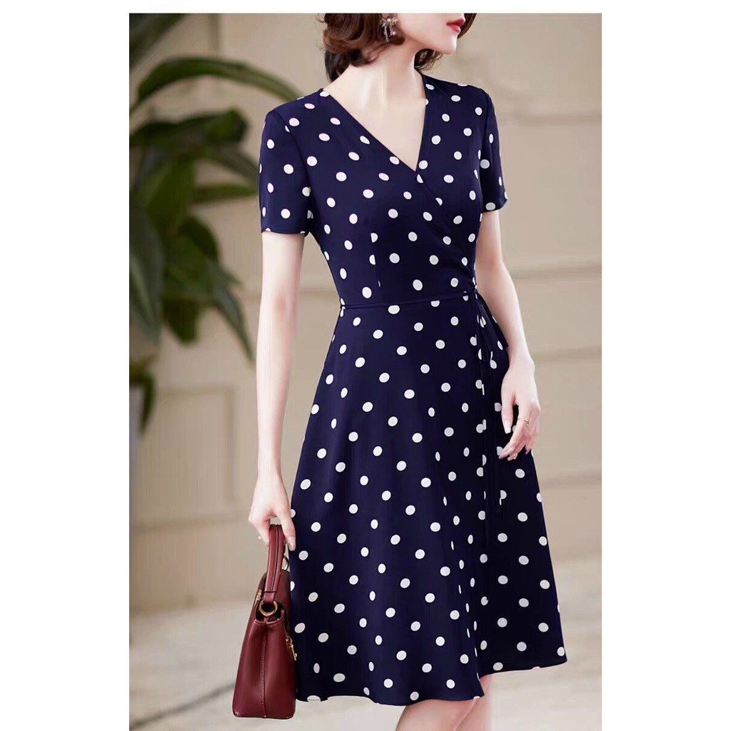 Đầm Xòe Chấm Bi Cổ V Dịu Dàng Nơi Công Sở | BigBuy360 - bigbuy360.vn