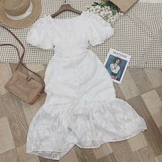 Đầm trắng cổ v ren nổi