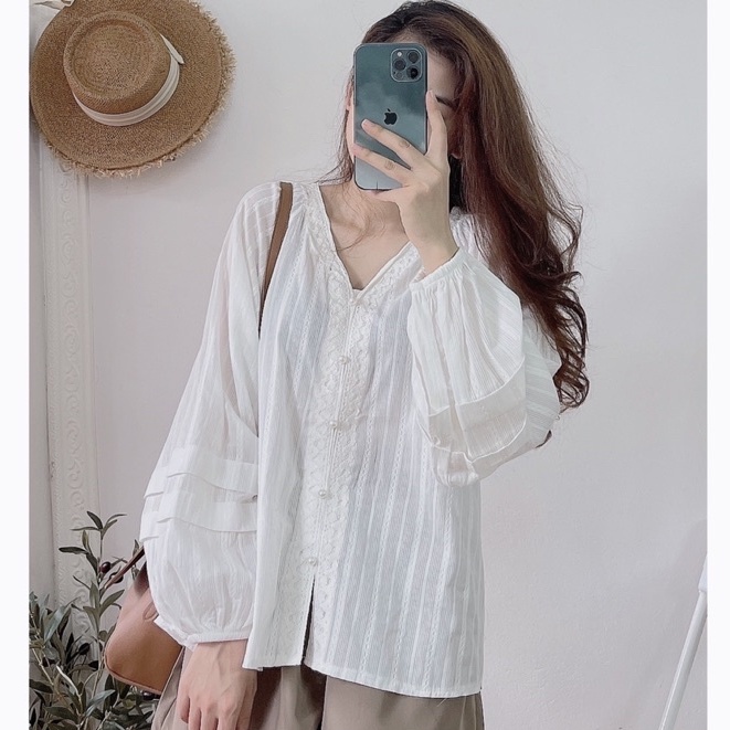 Áo sơ mi nữ dài tay cổ V ren - Áo sơ mi dài tay xếp ly cách điệu cổ V ren