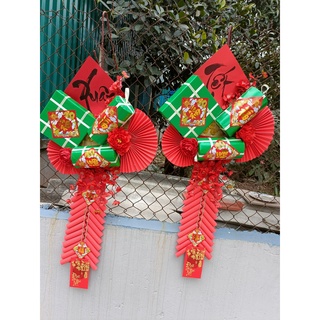 mẹt bánh trưng, pháo, bánh tét, hoa đào trang trí tết