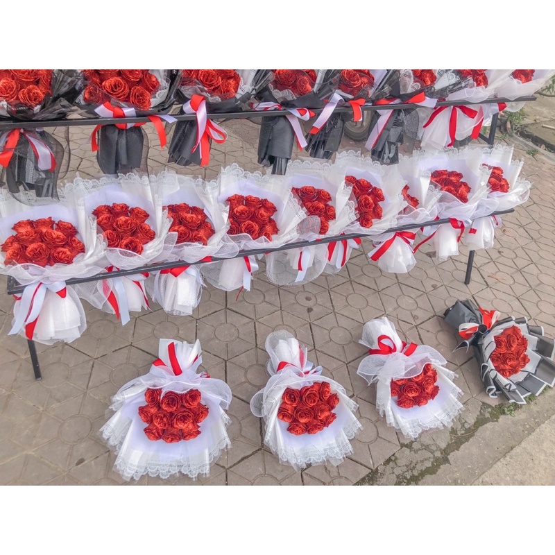 BÓ 10 BÔNG HOA NHŨ