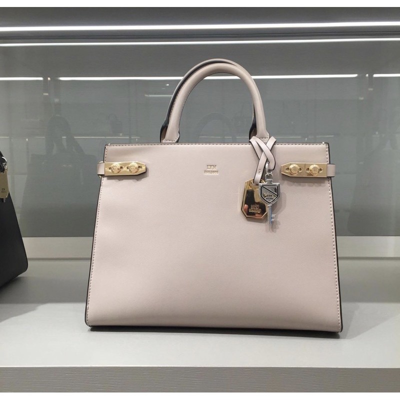 𝐓𝐮́𝐢 𝐭𝐚𝐲 𝐜𝐚̂̀𝐦 𝐋𝐲𝐧 𝐅𝐈𝐍𝐄𝐍𝐄𝐒𝐒