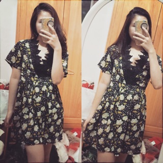 Đầm hoa cổ V phối ren