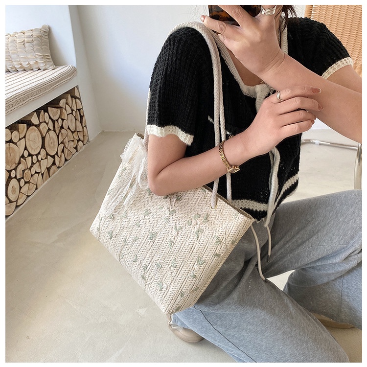 Túi Cói Vuông Lớn Đi Biển Thêu Hoa Phối Dây Thừng P2154