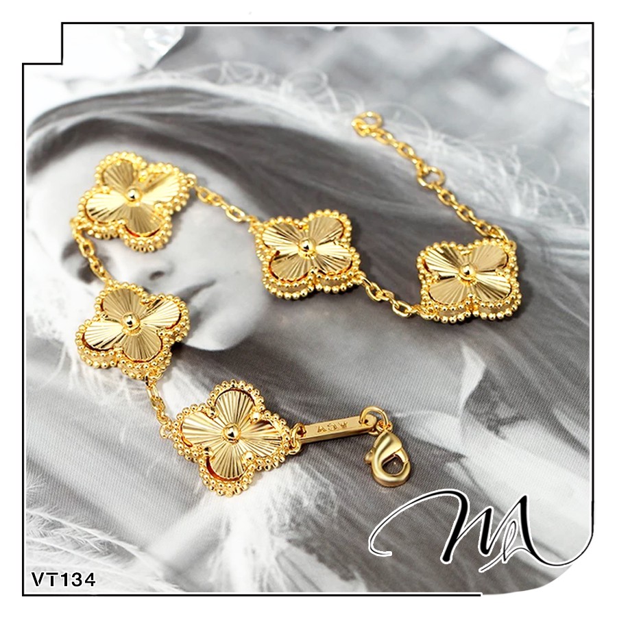 Lắc tay nữ Titan không gỉ 5 hoa 4 cánh chạm khắc sang chảnh - VT134