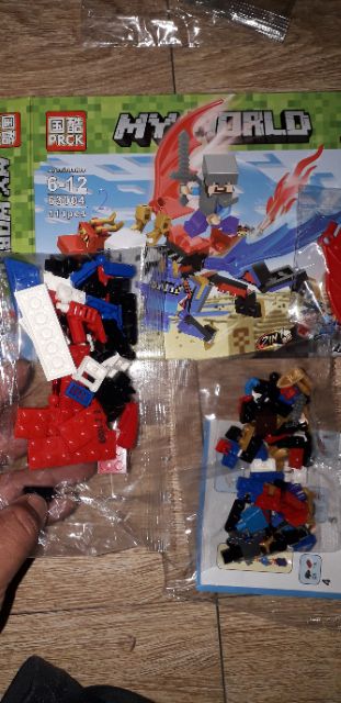 Lắp ráp 1 hộp LegoMyWord Rồng 63004 có nhiều chi tiết bằng nhựa ABS