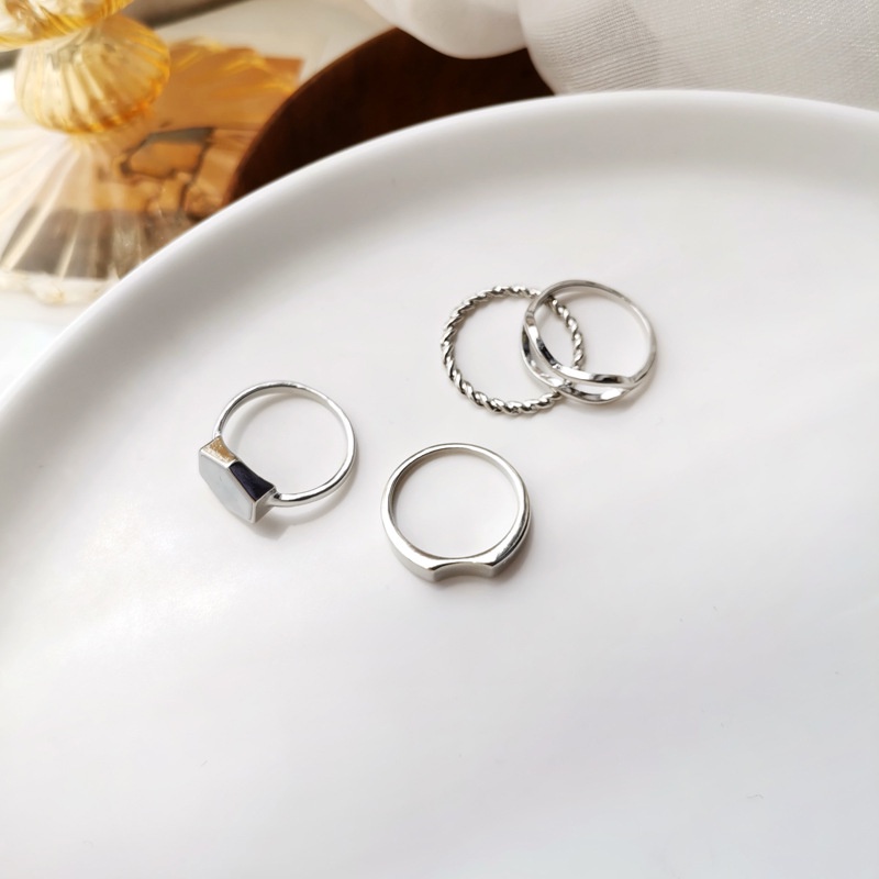 Bộ 4 nhẫn đeo tay thiết kế đơn giản thời trang cho nữ