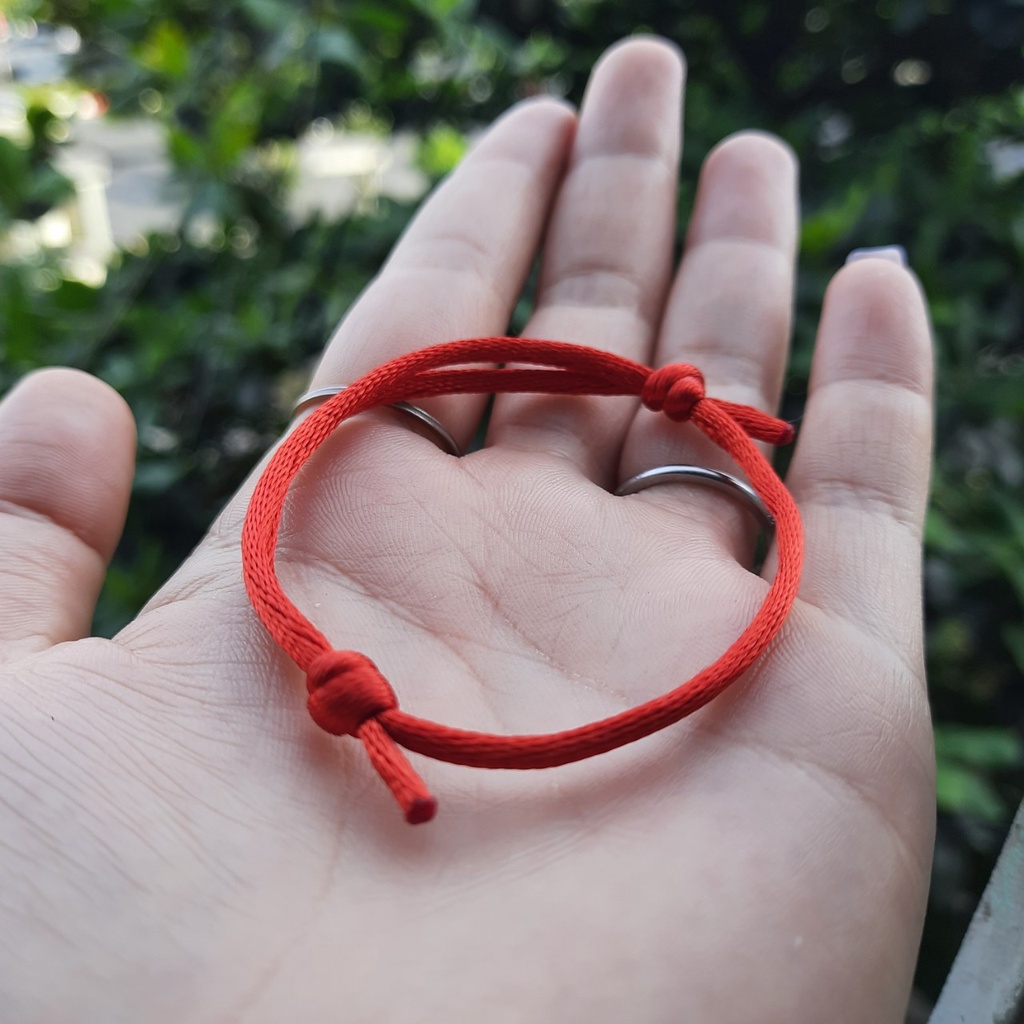 Vòng tay sợi màu đỏ cheap moment Taehyung