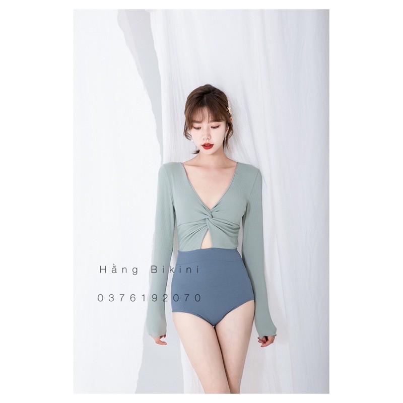 Bikini xanh nữ tính