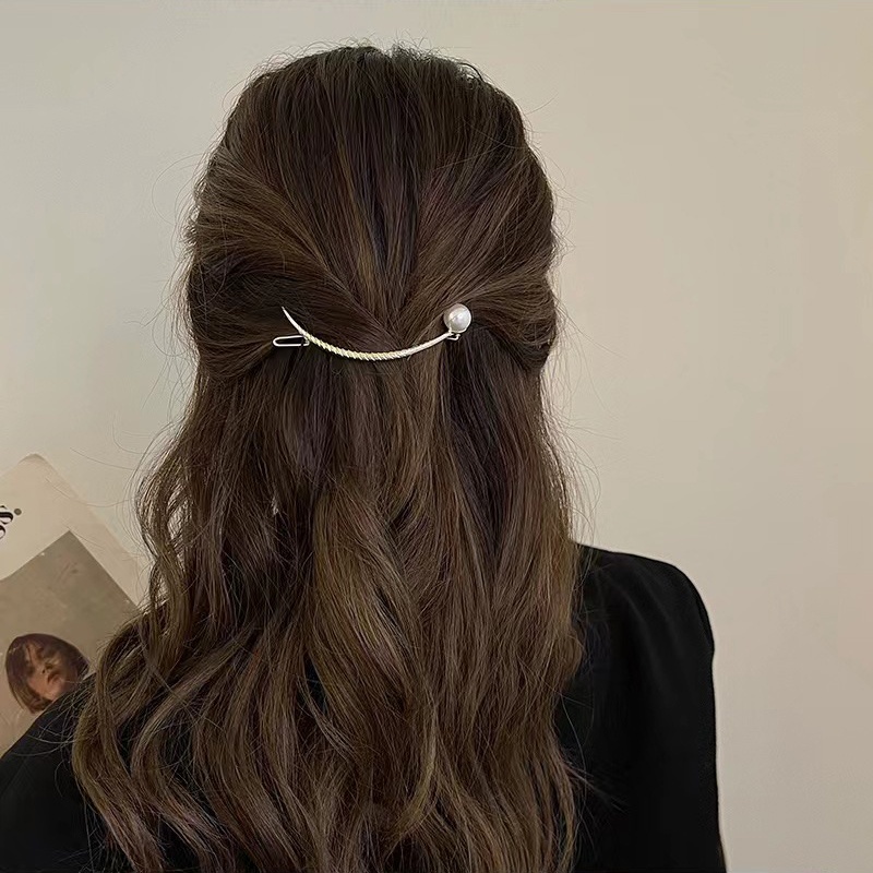 Kẹp Tóc Vàng Hình Trăng Khuyết Đính Ngọc Trai Giả Đơn Giản