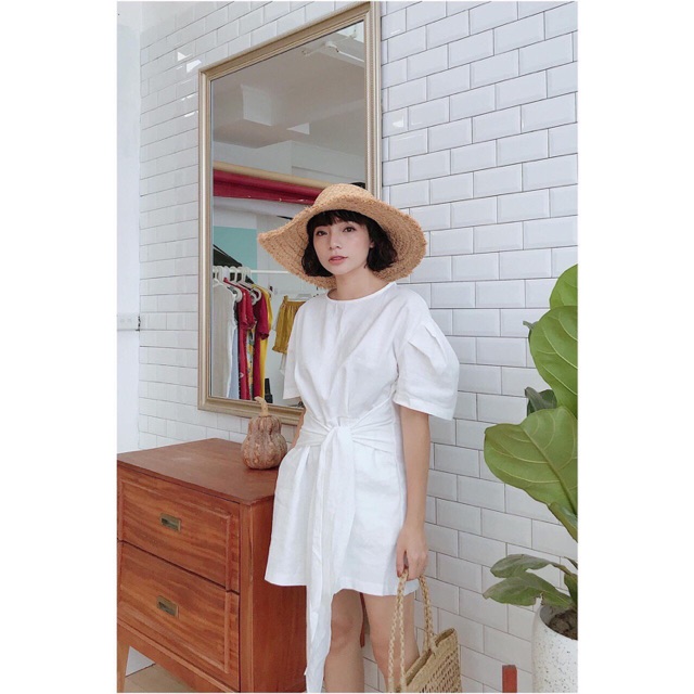 Đầm trắng tay bồng buộc nơ eo