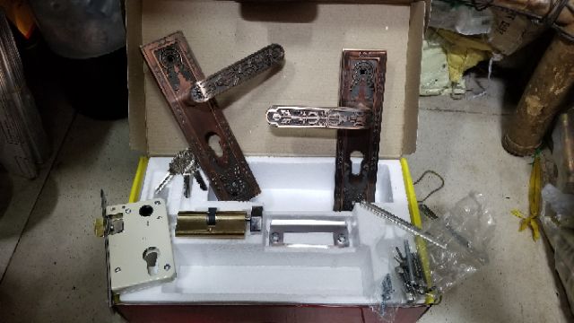 Khóa cửa tay gạt việt tiệp phòng trung 04512