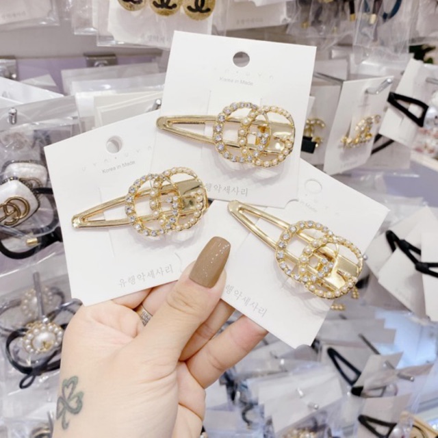 Kepk tóc phối đá