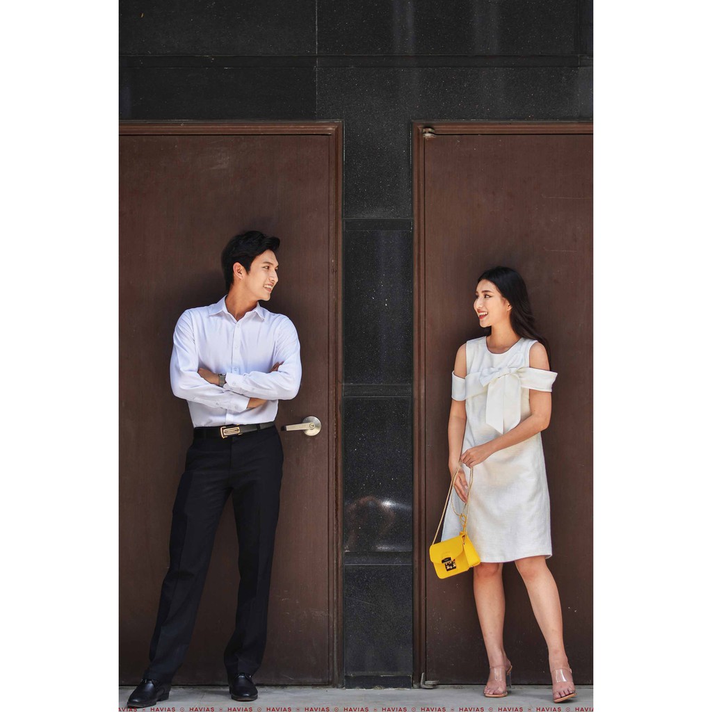 Premium Veined White Fabric Shirt Havias áo sơ mi trắng cổ chữ V vải Kate Ý