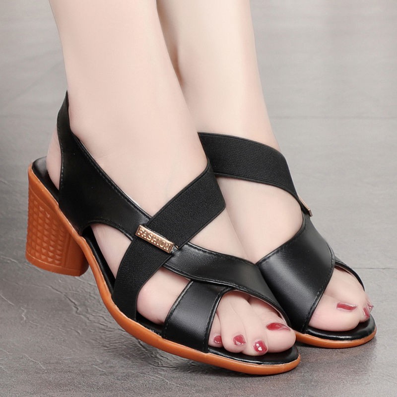 Giày Sandal Đế Mềm Chống Trượt Thoải Mái Cho Phụ Nữ Trung Niên