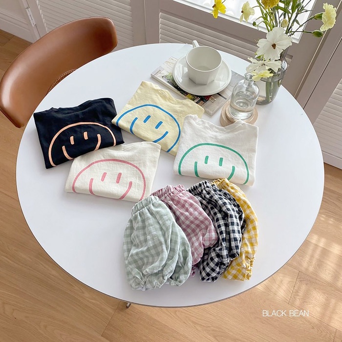 Set Áo Thun In Hình Mặt Cười + Quần Short Kẻ Sọc Cho Bé Sơ Sinh