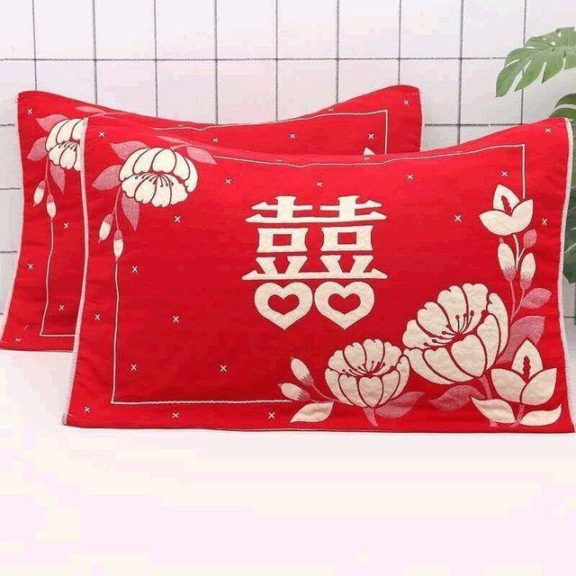Cặp khăn bông dày màu đỏ cho gối trang trí tiệc cưới