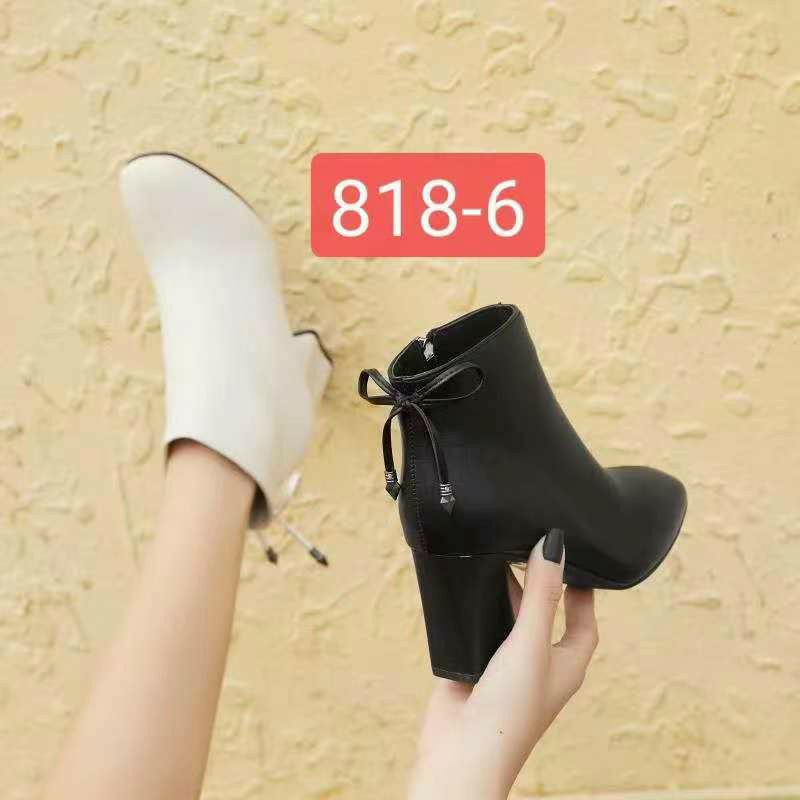 bốt nơ cổ lửng.