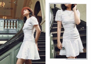 Đầm chân váy đuôi cá trắng