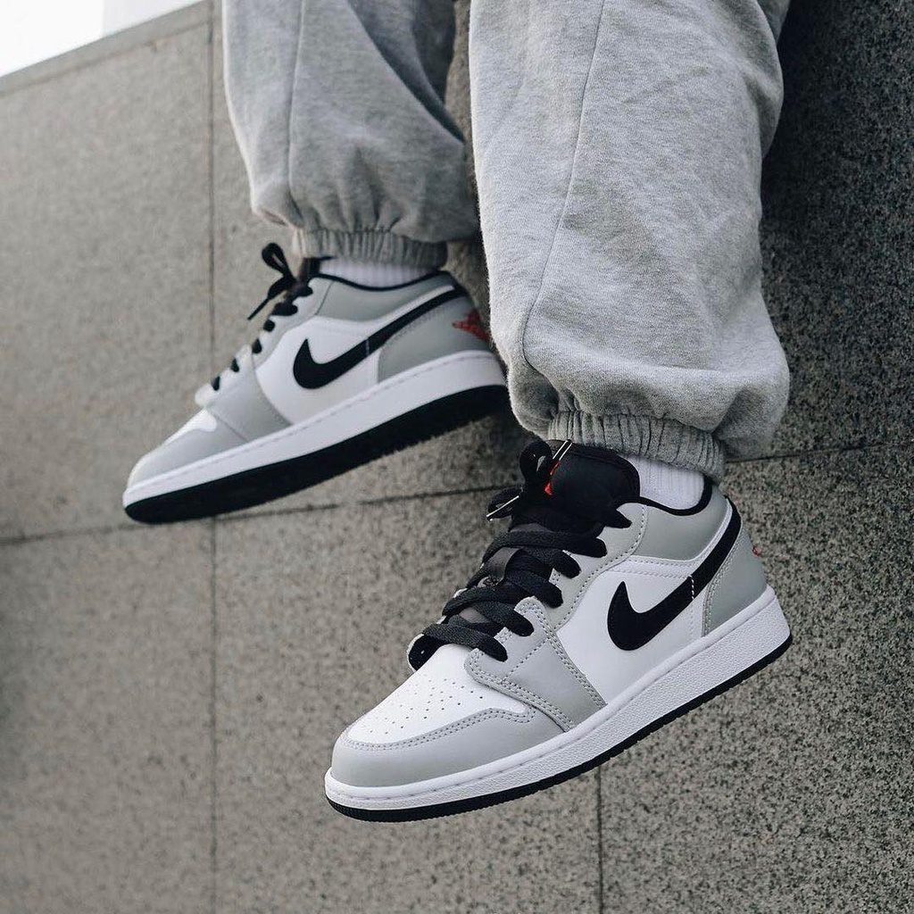 Giày jordan cổ thấp panda paris grey đế xanh smoke grey, Giày jordan 1 xám, đen trắng, đế xanh bản đẹp full box bill | BigBuy360 - bigbuy360.vn