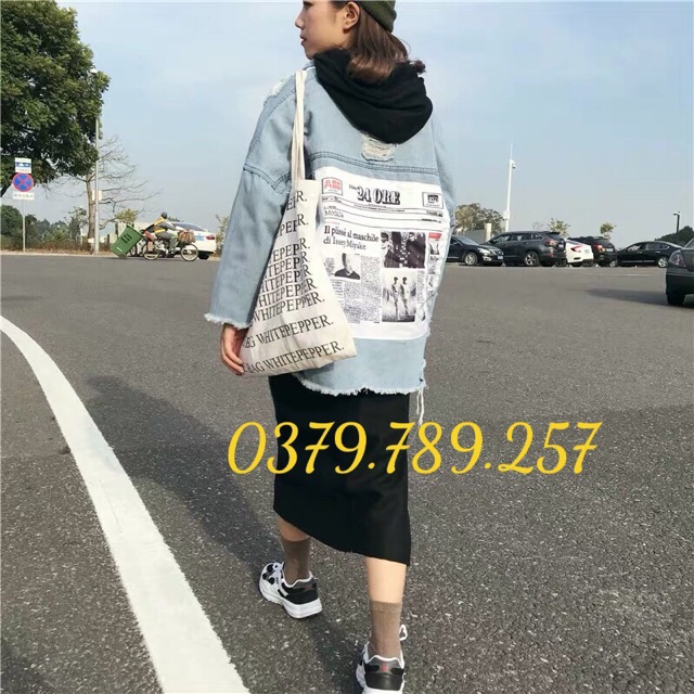 Áo khoác jean nữ Hàn Quốc thời trang mới in báo đẹp màu trắng xám wash mạnh size M-L-XL hàng loại 1