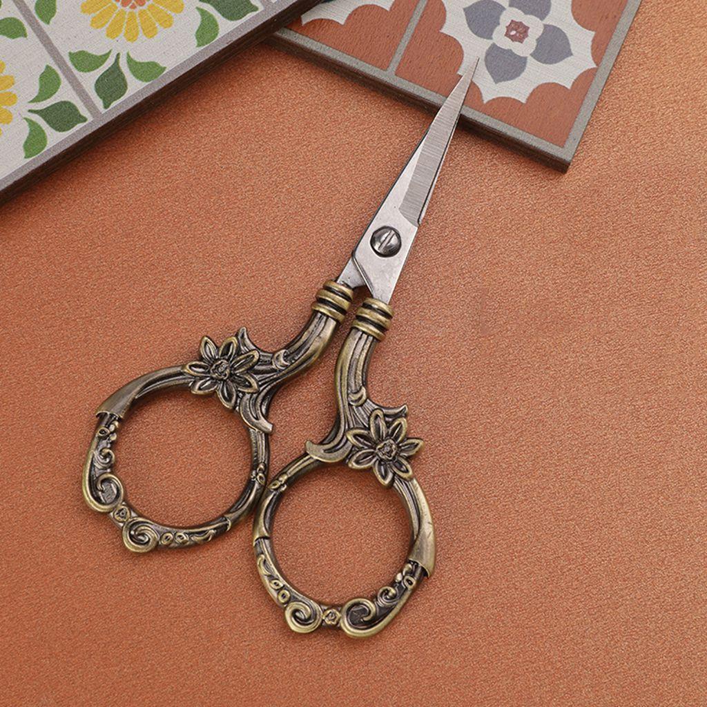1 Kéo Cắt May Bằng Thép Không Gỉ Họa Tiết Hoa Cúc