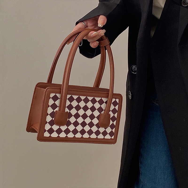 Túi Xách Hình Thoi Dễ Phối Đồ Thời Trang Cho Nữ