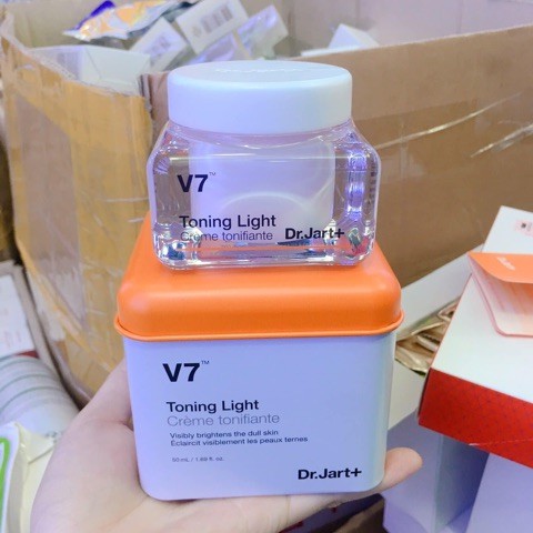 KEM V7 Toning Light - dưỡng trắng da