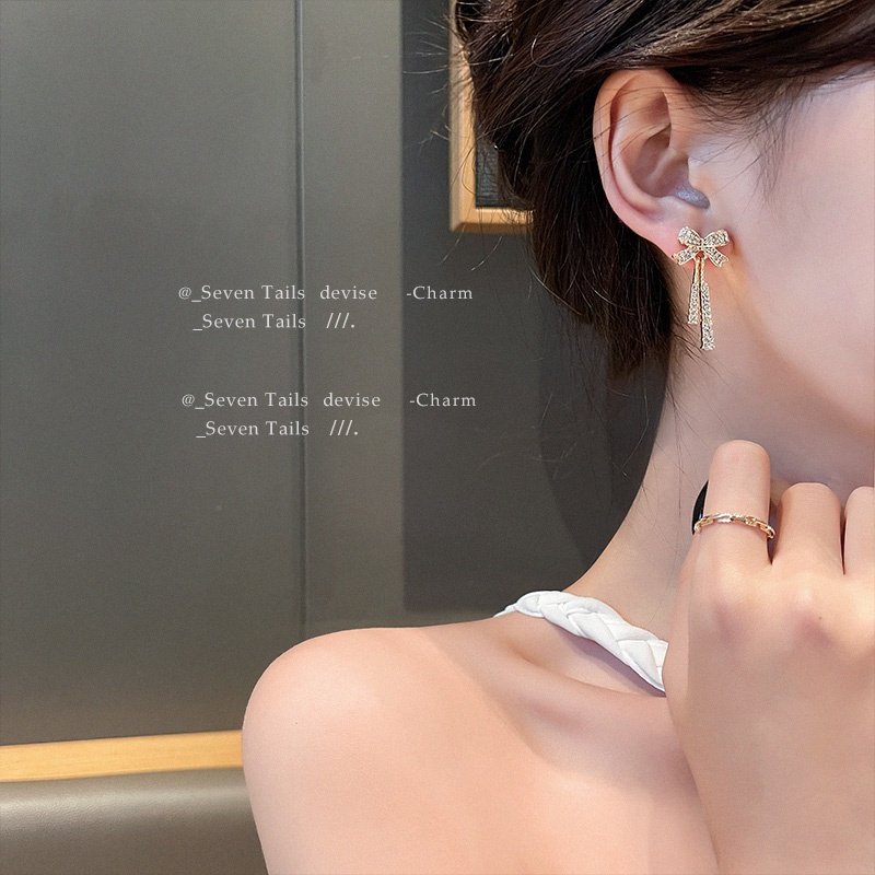 Đôi Khuyên Tai Hình Nơ Tua Rua Đính Đá Thời Trang Hàn Quốc Cho Nữ