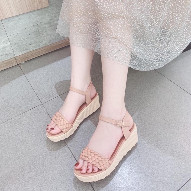 Xuồng 5cm quai ngang siêu xinh, màu hồng nude tôn da dã man / Xăng-đan đế bằng dễ đi, mặc set gì cũng đẹp