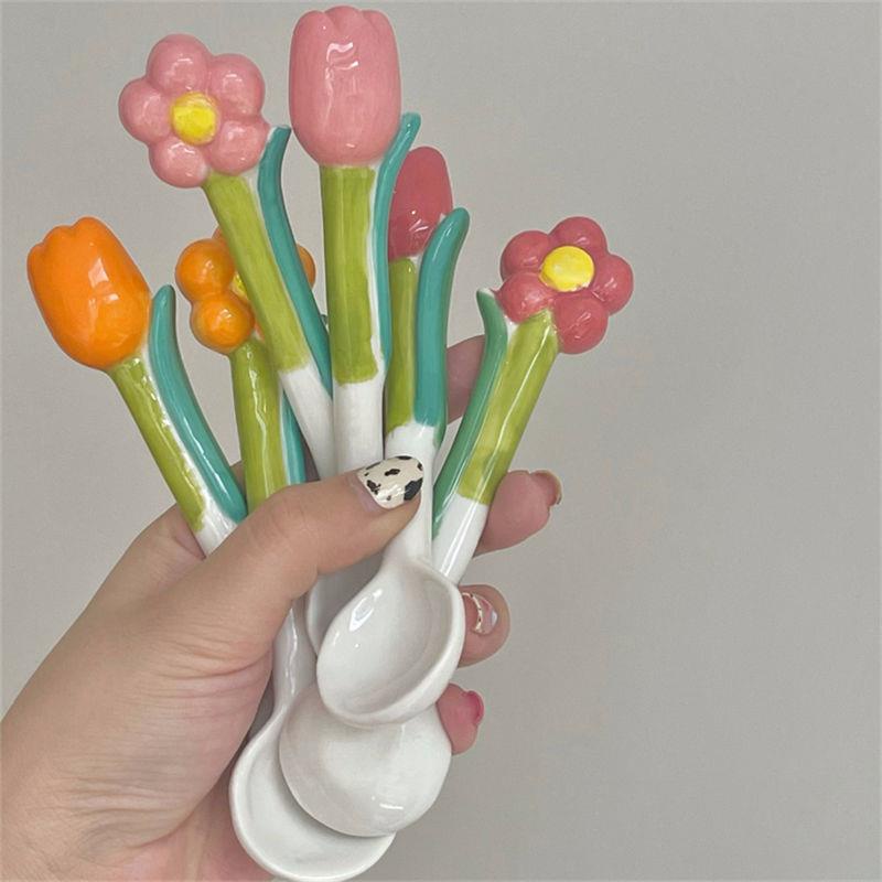 Muỗng Sứ Vẽ Tay Cầm Dài Hình Hoa tulip Ba Chiều Dễ Thương Phong Cách Hàn Quốc Cho Nữ