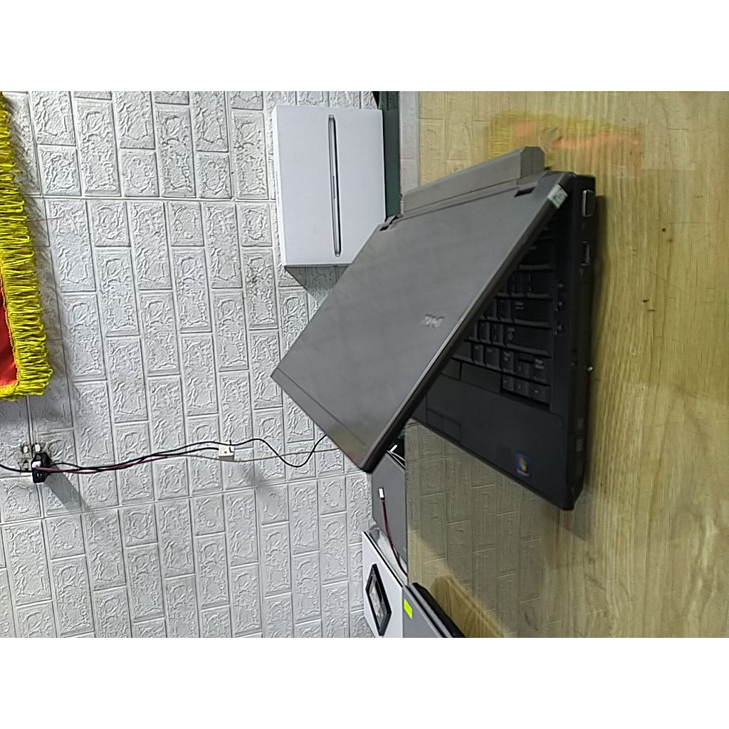 Laptop cũ Dell E6410 - Core i5, chơi game, giải trí