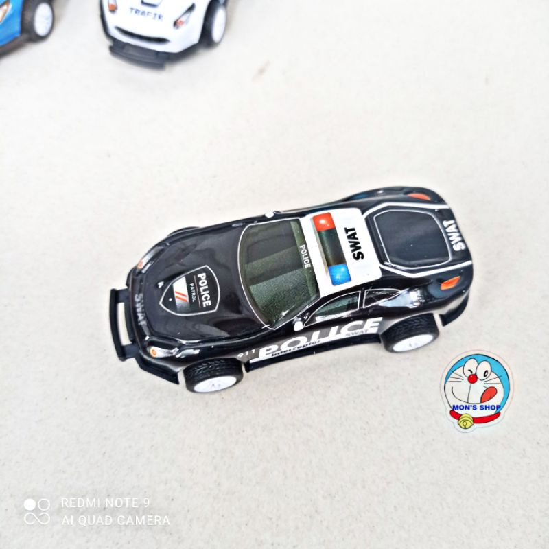 Đồ chơi hộp 8 xe ô tô cảnh sát chất liệu kim loại, bánh đà