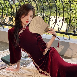Đầm sườn xám cách tân dáng dài chất liệu nhung màu đỏ rượu phong cách retro Pháp