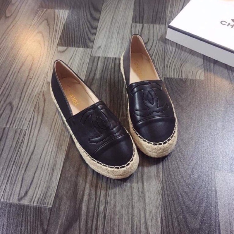 Giày slipon đen đế cói