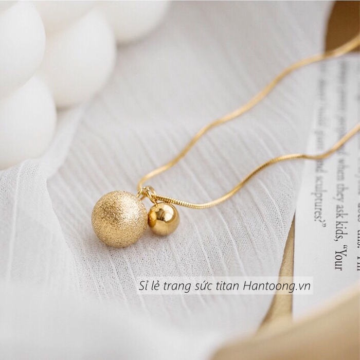 Vòng cổ nữ chất liệu titan mặt dây thiết kế hình bi tròn phun cát lấp lánh thời trang thanh lịch