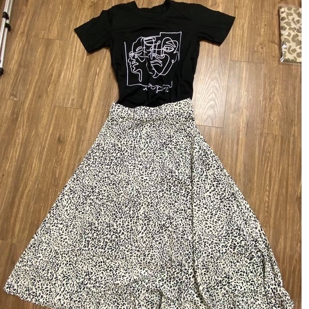 Set Chân Váy Midi Beo + Áo thun nữ Pull màu đen | BigBuy360 - bigbuy360.vn