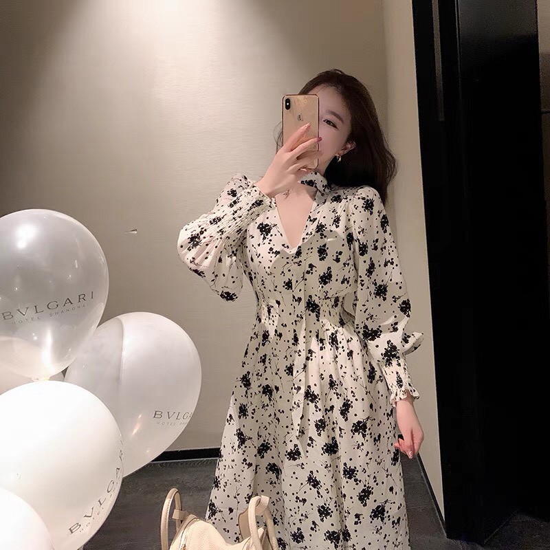 Váy hoa nhí xòe dáng dài cổ chữ V kèm dây buốc tóc phong cách nhẹ nhàng | BigBuy360 - bigbuy360.vn