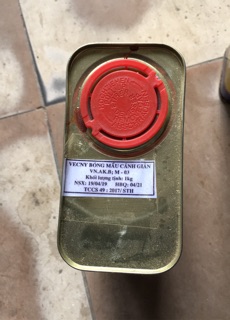 Vecny bóng màu cánh gián