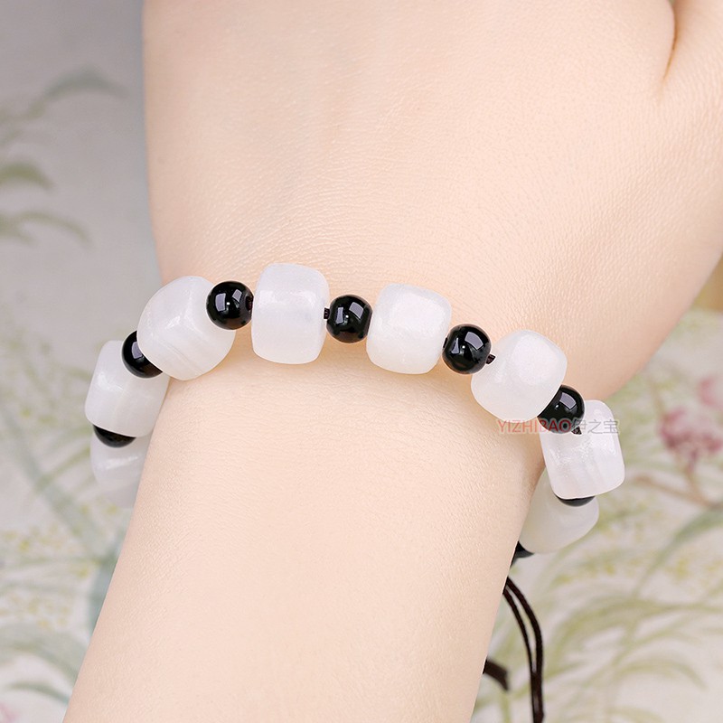 Vòng tay đá ngọc bích tự nhiên màu trắng xinh xắn | BigBuy360 - bigbuy360.vn