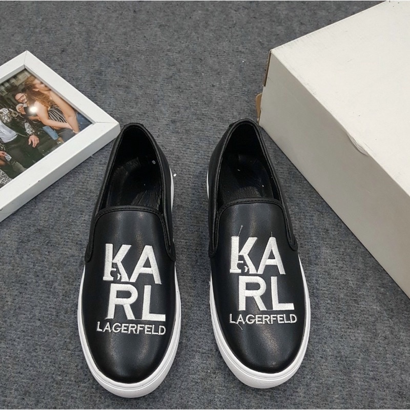 Giầy sục slip on nam có hoạ tiết chữ chìm đế trắng, Giầy nam phong cách trẻ trung btshop từ 38 đến 42