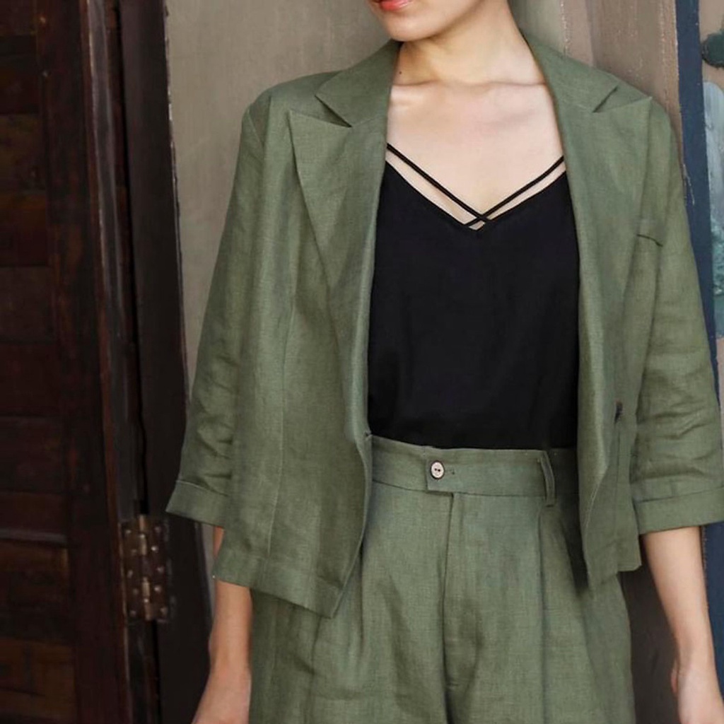 Áo khoác blazer demi nữ dáng lưng túi ngực 2 khuy trẻ trung